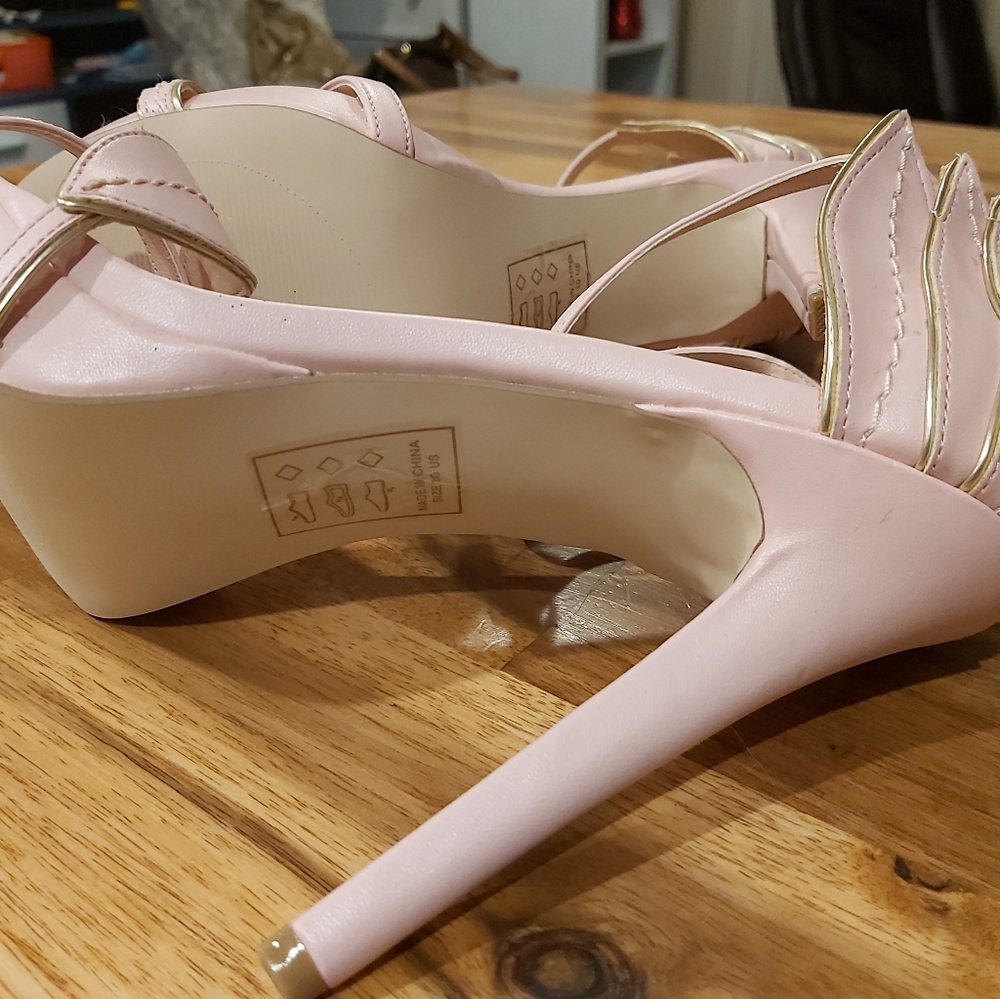 Shoes - Picture 4 of 4